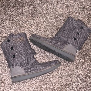 Gray sweater Ugg boots